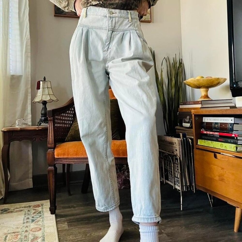 BDG Urban Outfitters light wash denim jeans with no back pockets and color block